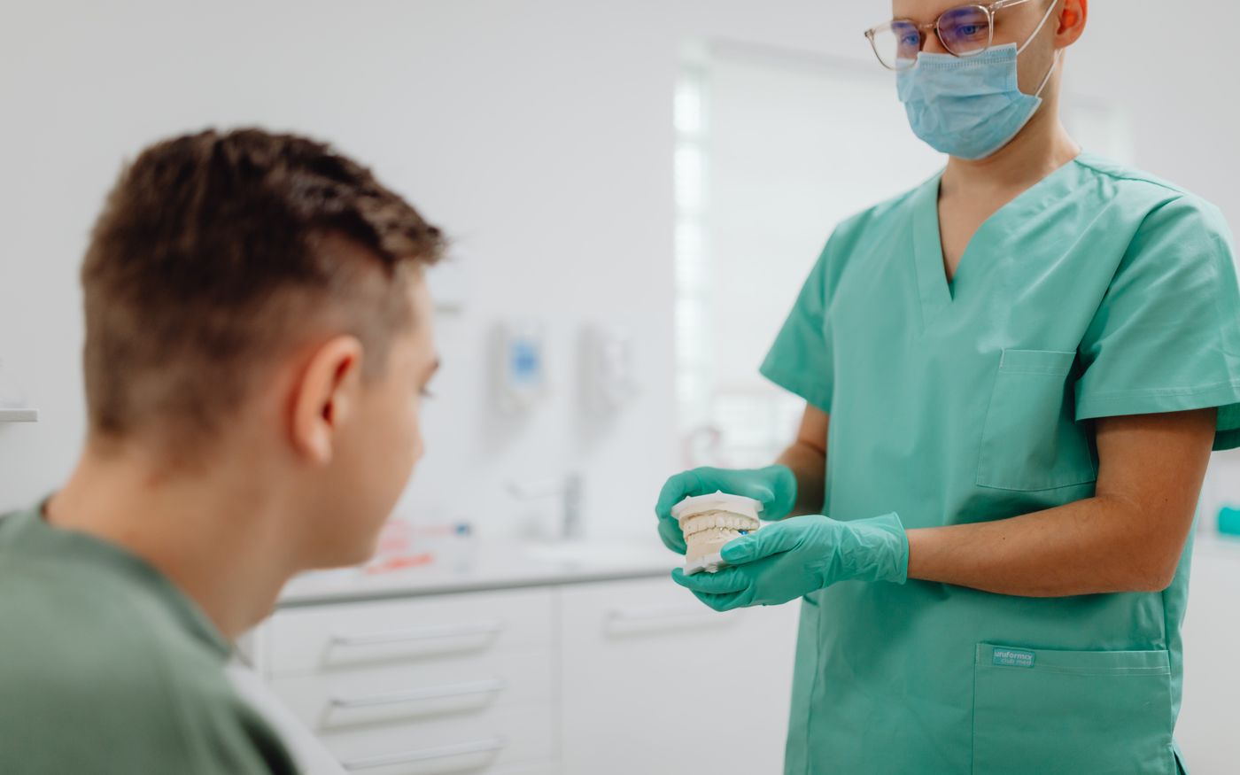 Blood Thinners and Dental Treatment in Konstanz: How to Plan Safely