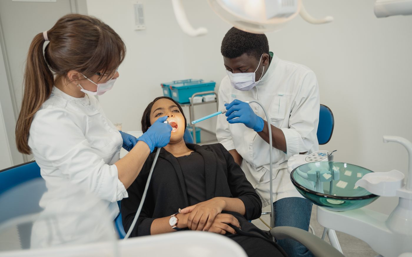 Kronen, Brücken und Implantate richtig pflegen